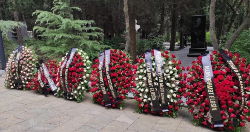 В Баку прощаются с Таиром Салаховым