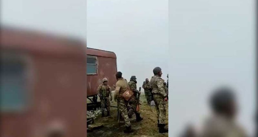 Azərbaycan əsgərləri daha bir qrup erməni hərbçini sərhəddən qovdu (VİDEO)