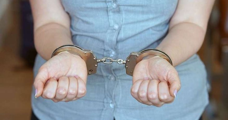 Tanınmış xanım vəkil məhkəmə zalında həbs edildi - FOTO