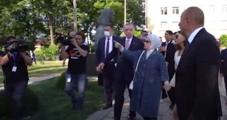 İlham Əliyevlə Ərdoğan Natəvan, Bülbül və Üzeyirin heykəllərini ziyarət etdi (VİDEO)