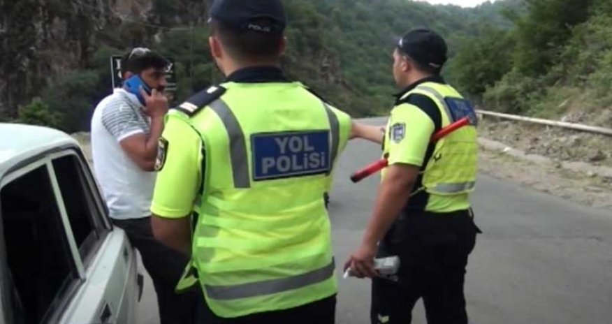 Yol polisi vəzifəli şəxsi sərxoş halda avtomobil idarə edərkən saxladı (VİDEO)