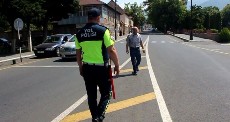 Qaydaları pozan piyadalar cərimələndi