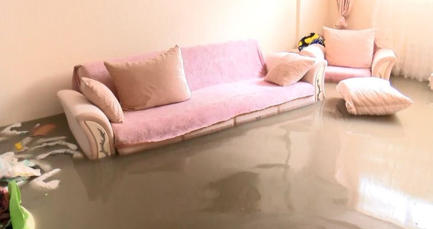 Gəncədə yağış suları evlərə dolub