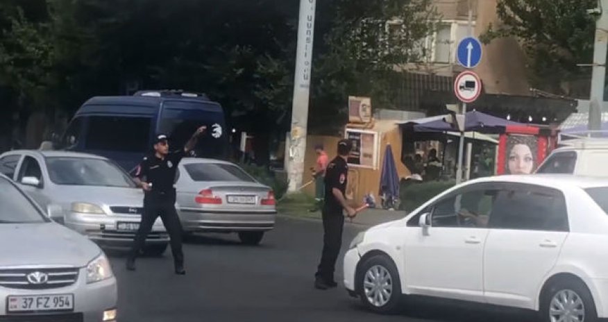 Ermənilər rüsvay olmaqdan doymur: Bu dəfə polisləri “master-klass” göstərdi - VİDEO