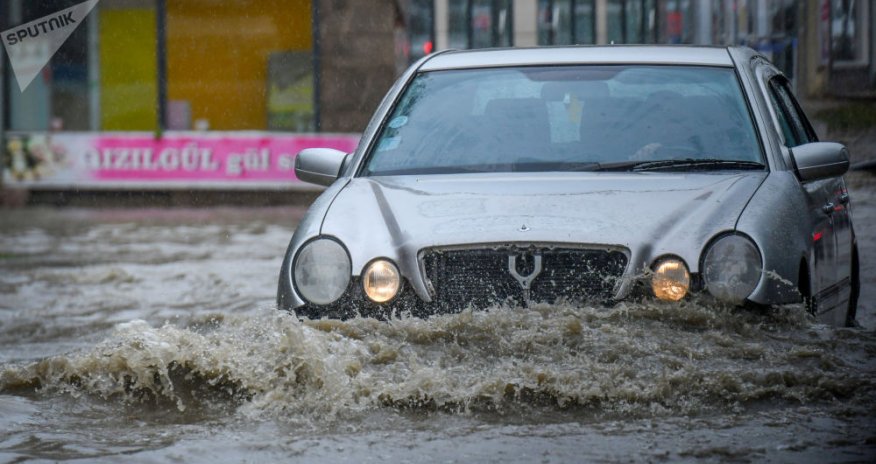 Bakıda “Ukrayna dairəsi”ni su basdı - VİDEO