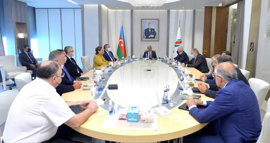 Rövnəq Abdullayev işdən çıxarılan vitse-prezidentləri YOLA SALDI