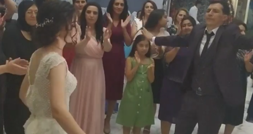 ​Elçibəyin oğlu evləndi - Toydan video