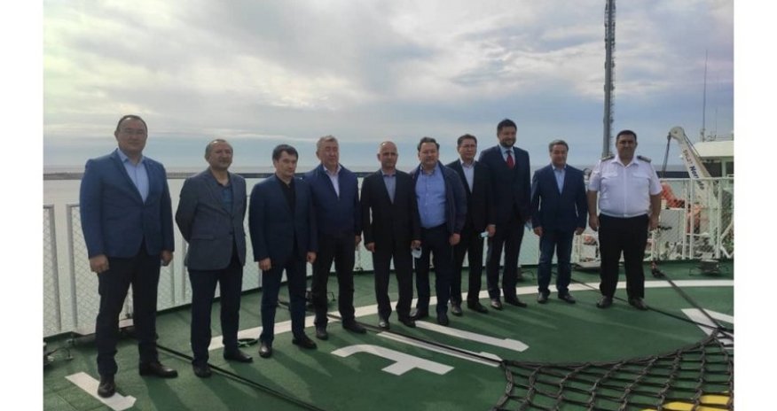 Министр транспорта Узбекистана посетил паромное судно 