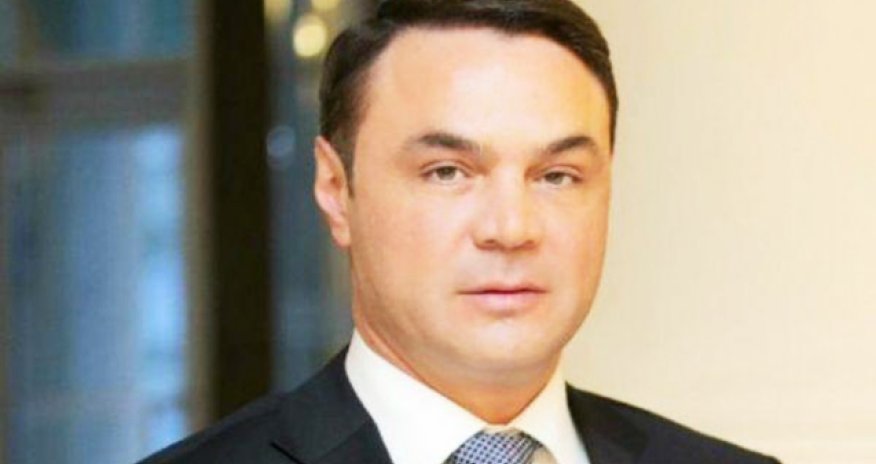 Deputat polisdən hamının qarşısında üzr tələb edibmiş