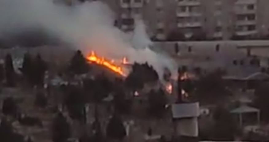 Bakıda qəbiristanlıqda yanğın - Video