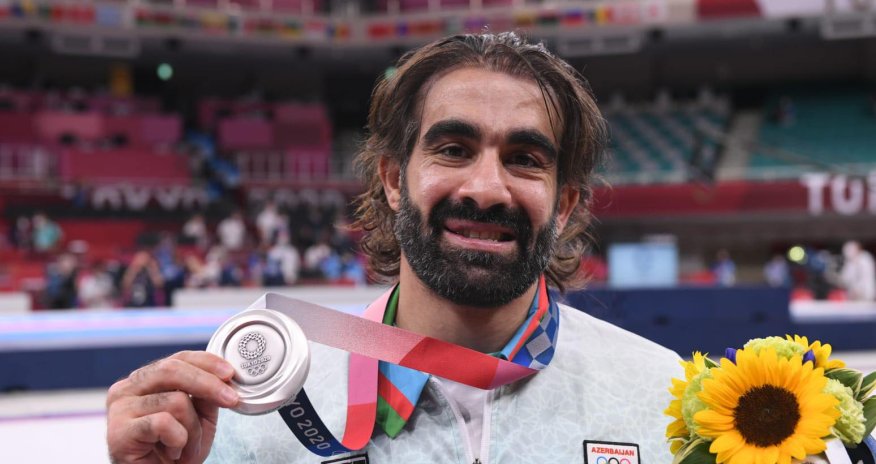 “Onunla görüşmürəm, buna layiq deyil” - Rafael Ağayev