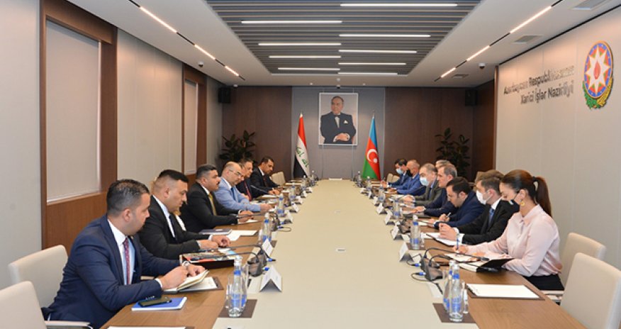 Ceyhun Bayramov İraqın rabitə naziri ilə görüşüb