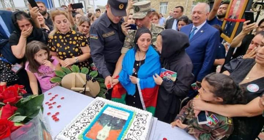 Şəhid ailəsindən müzakirələrə səbəb olan tortla bağlı - Açıqlama