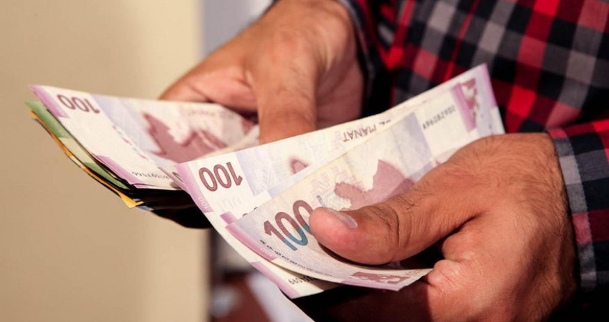 В Азербайджане среднемесячная заработная плата выросла на 1%