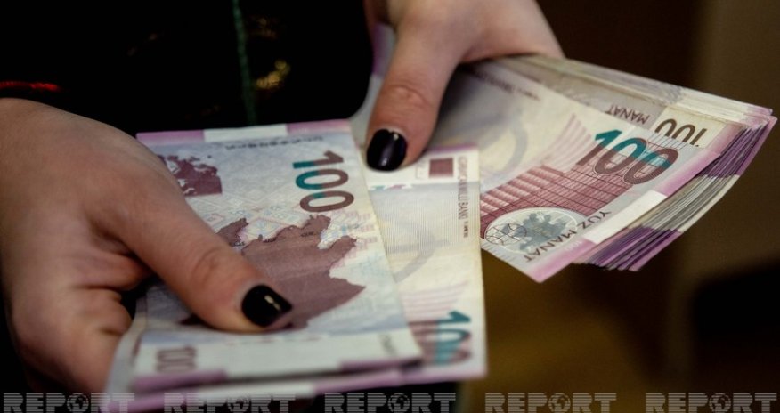 Бывшая заведующая отделом БСУ получила 226 тысяч манатов от 123 студентов