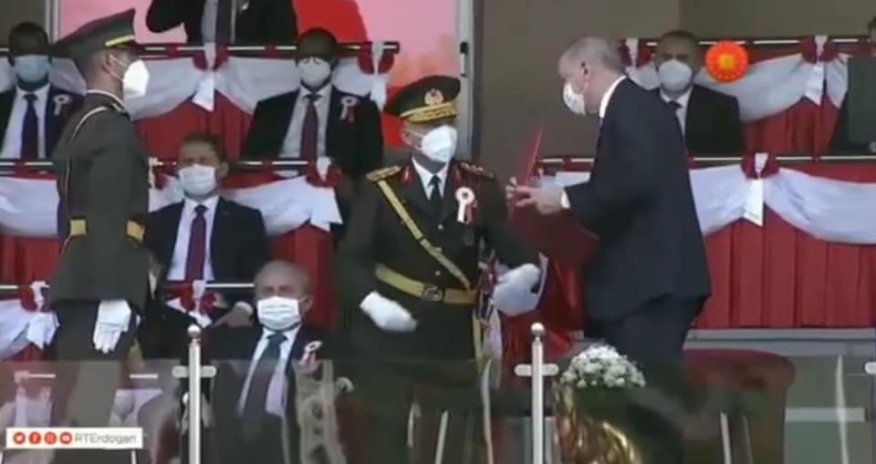 Ərdoğan azərbaycanlı zabiti mükafatlandırdı -VİDEO