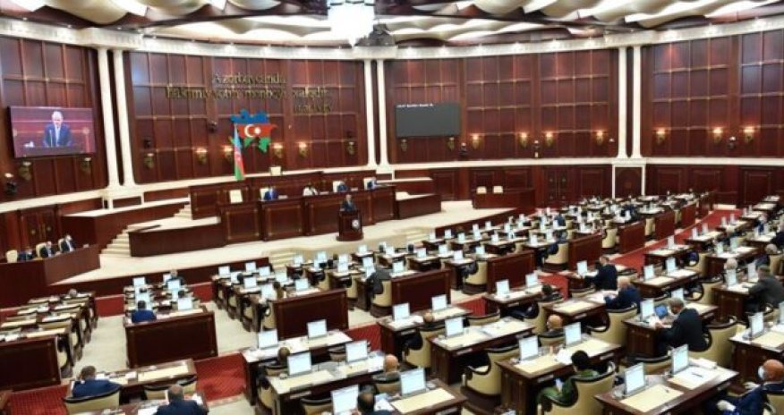 Deputatların çoxu Pfizer-ə 