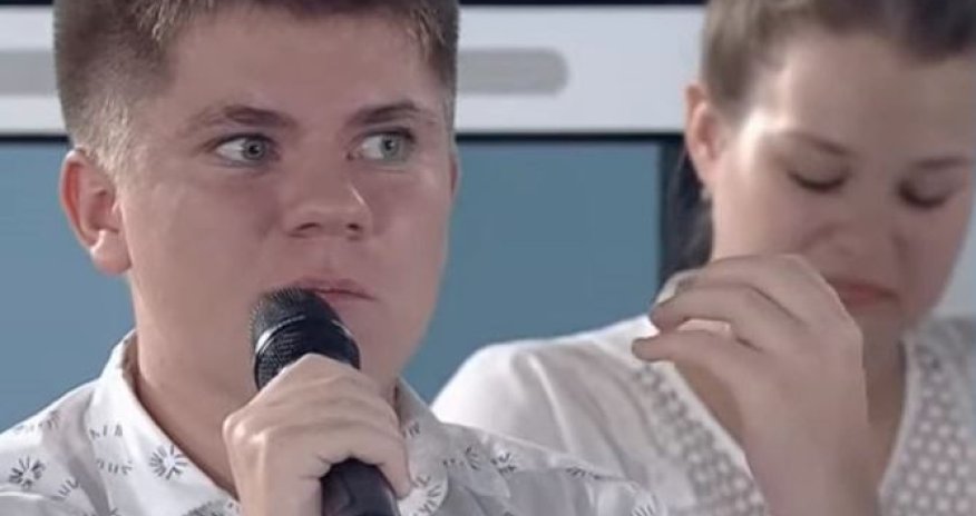 Putinin səhvini düzəldən şagird danlandı - Video