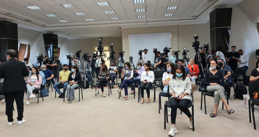 Təhsil Nazirliyi brifinq keçirir-CANLI