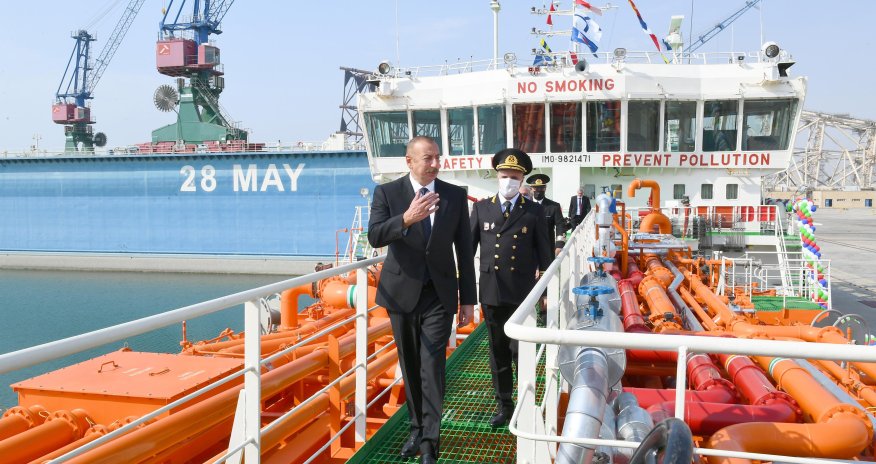 Prezident “Kəlbəcər” neftdaşıyan tankerin istismara verilməsi mərasimində iştirak edib