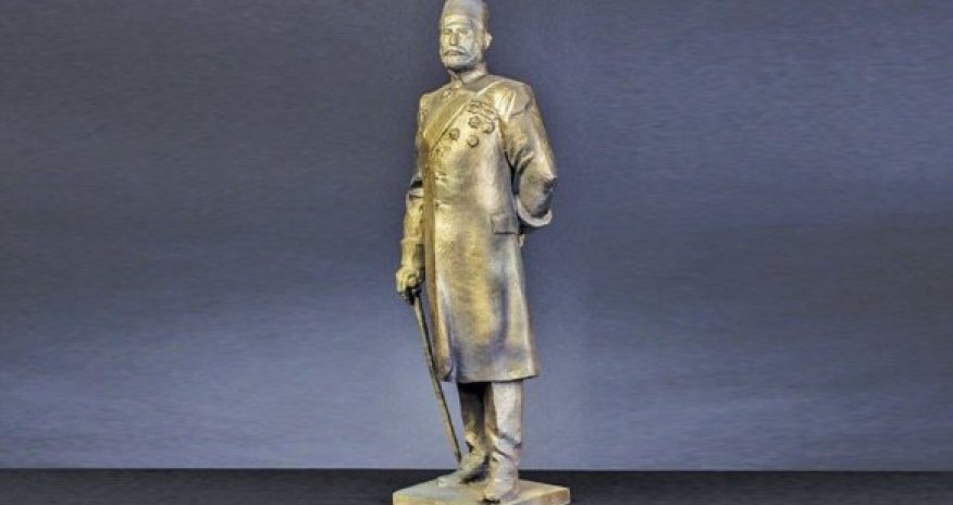 Bakıda Hacı Zeynalabdin Tağıyevin heykəli quraşdırıldı