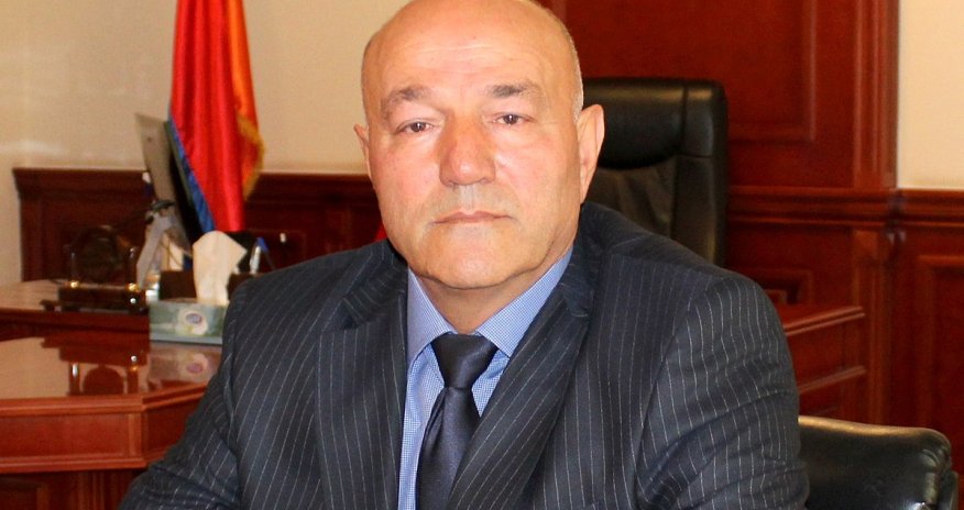 Azərbaycan polisi erməni nömrəli maşını saxlamır  - Erməni qubernator