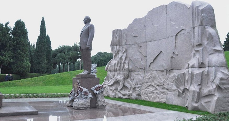 Azerbaijani, Turkish ombudsmen visit Alleys of Honor and Martyrs in Baku
