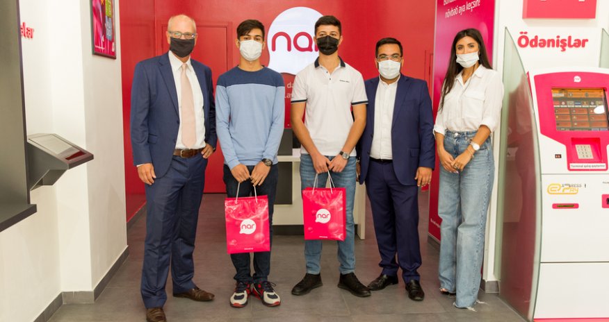 Nar presented gifts to university applicants with the highest scores