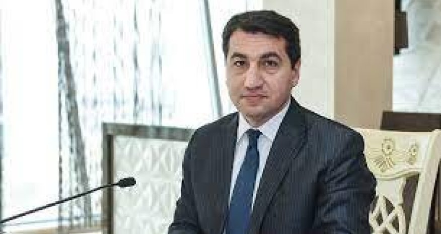 Hikmet Hajiyev meets with Georgian journalists, bloggers and scientists