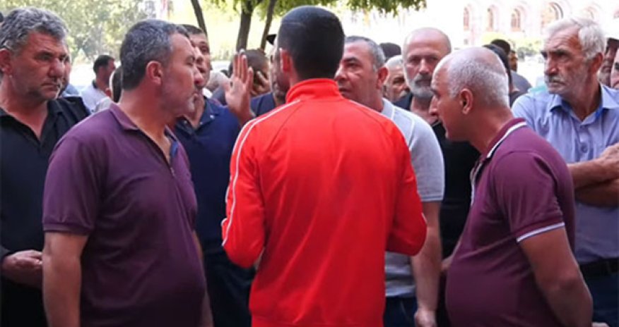 Erməni üzümçüləri etiraz aksiyası keçirir - VİDEO