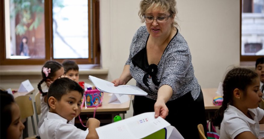 Məktəblərdə çalışan, yaşı 65-dən çox olan müəllimlərin sayı AÇIQLANDI