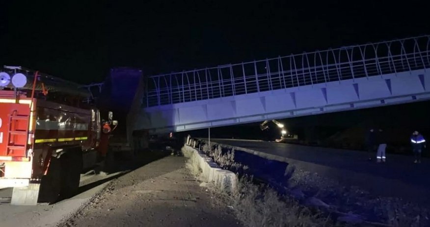 Qonşu ölkədə piyada keçidi uçub - VİDEO