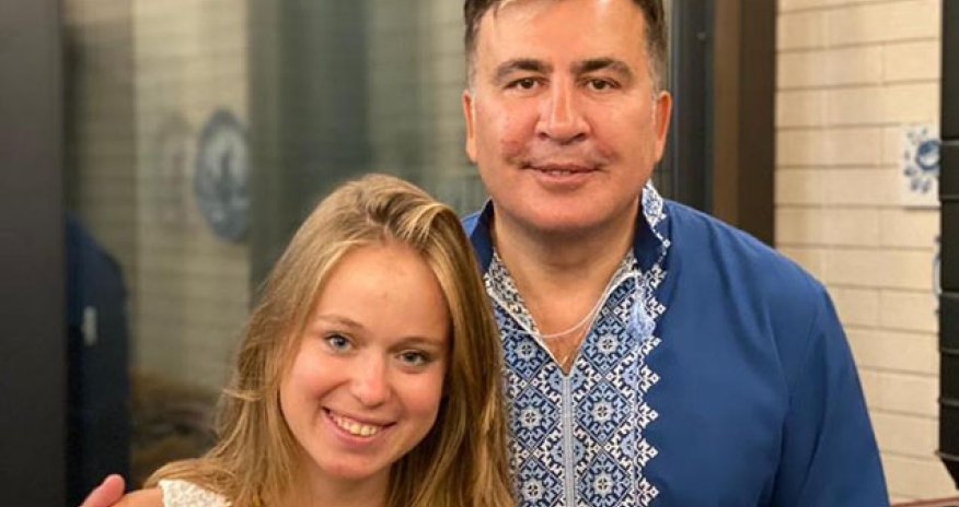 Saakaşvilidən şəxsi həyatı ilə bağlı suallara - Cavab