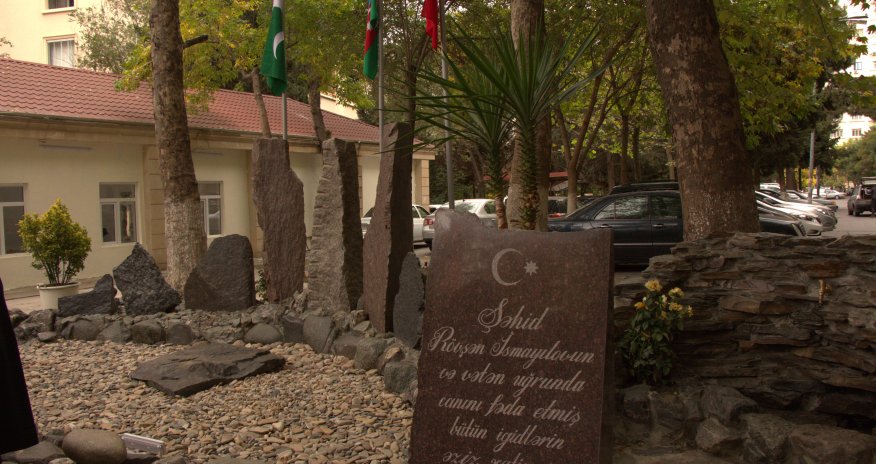 Bakıda şəhidə abidə qoyuldu -  FOTOLAR