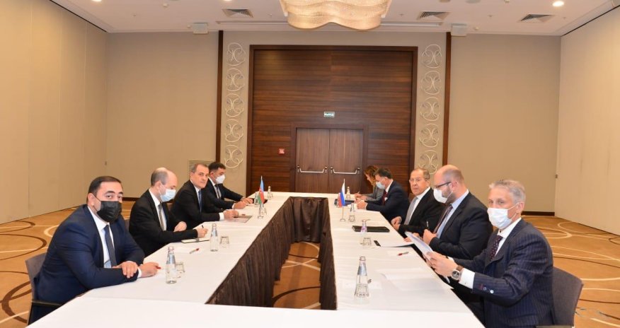 Ceyhun Bayramov Lavrovla  üçtərəfli bəyanatın tam icrasını müzakirə ediblər