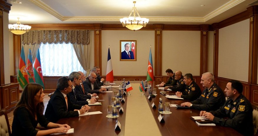 Defense Minister meets with French delegation