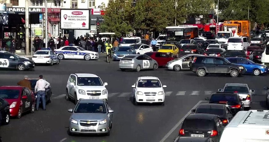 Yanğına görə tıxac yarandı - Foto - YENİLƏNİB 