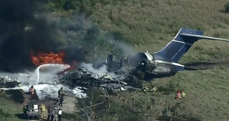 ABŞ-da sərnişin təyyarəsi alovlanaraq parçalandı - Video