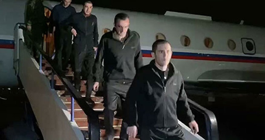 Bakıdan gedən ermənilərin təyyarəsi İrəvana endi - Video