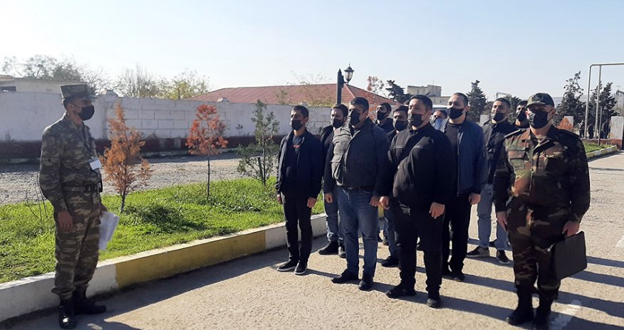 Hərbi vəzifəlilər təlim toplanışı üçün hərbi hissəyə qəbul olunub - Video