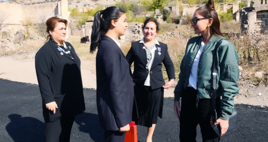 Prezident Qubadlıda tələbələr ilə görüşüb