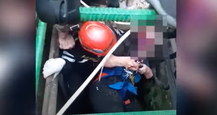 25 metrlik quyuya düşən şəxs belə çıxarıldı - Video