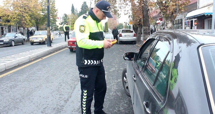 Qaxda dayanma-durma qaydalarını pozan sürücülər cərimələnib