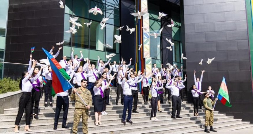 DOST Mərkəzlərinin hər birindən səmaya 44 göyərçin uçuruldu - FOTOLAR 