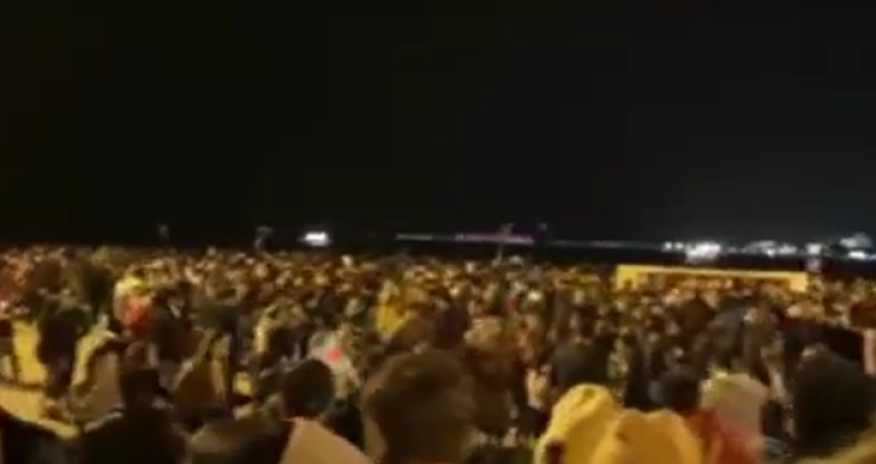 Bakıda minlərlə insan atəşfəşanlığı gözləyir - Video