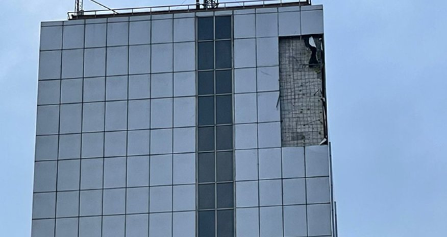 Milli Məclisin binasının fasadındakı fəsad - Video