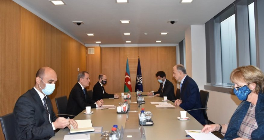 Jeyhun Bayramov holds meeting with NATO Deputy Secretary General
