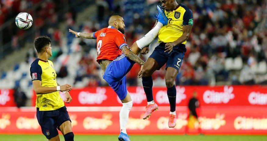 Meydandan qovulan futbolçu üzr istəyib