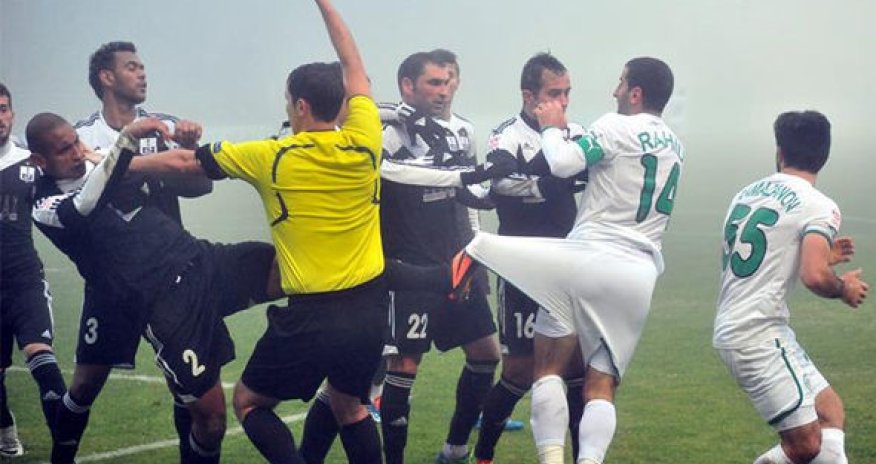 Moldovaya qeyri-qanuni daxil olan şotlandiyalı azarkeşlər cərimələniblər