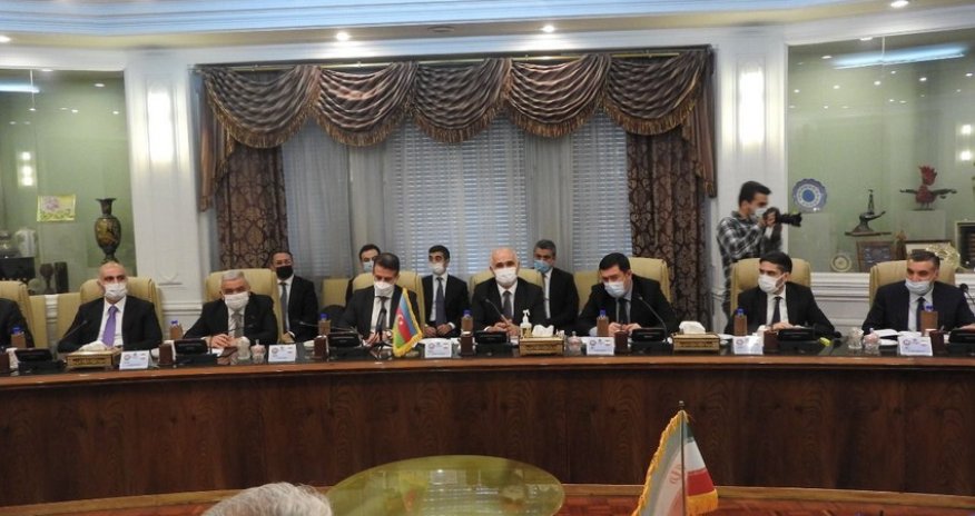 Azerbaijan, Iran discuss co-op in oil and gas sector